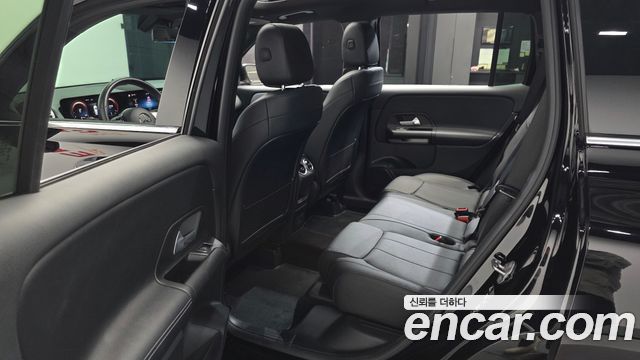 Mercedes-Benz GLB-Class 2021 — photo 16