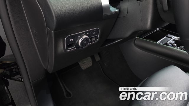Mercedes-Benz GLB-Class 2021 — photo 28