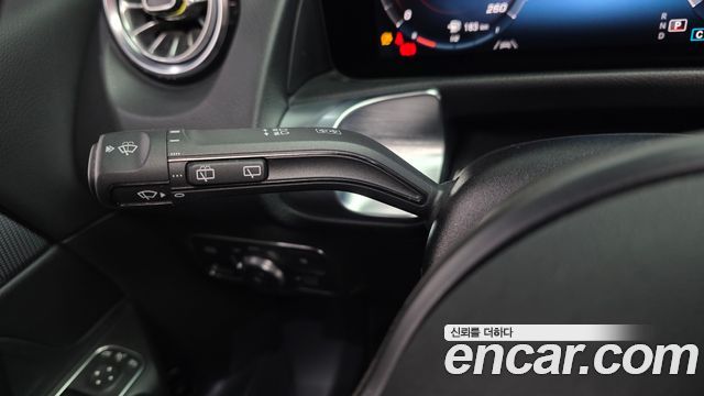Mercedes-Benz GLB-Class 2021 — photo 29
