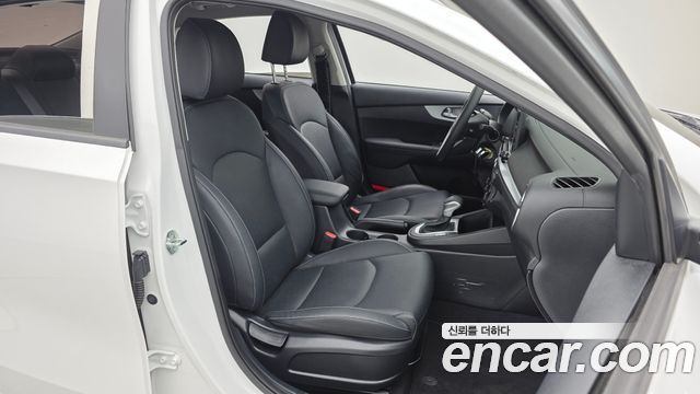 Kia K3 2023 — photo 11