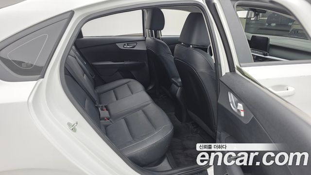 Kia K3 2023 — photo 12