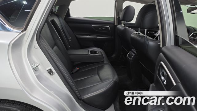 Nissan Altima 2017 — photo 17