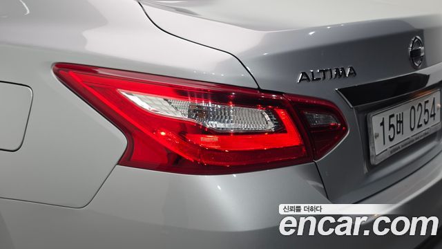 Nissan Altima 2017 — photo 9