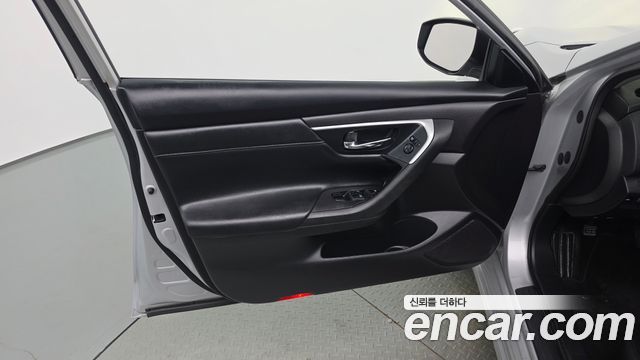 Nissan Altima 2017 — photo 14