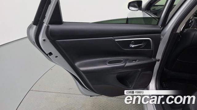 Nissan Altima 2017 — photo 15