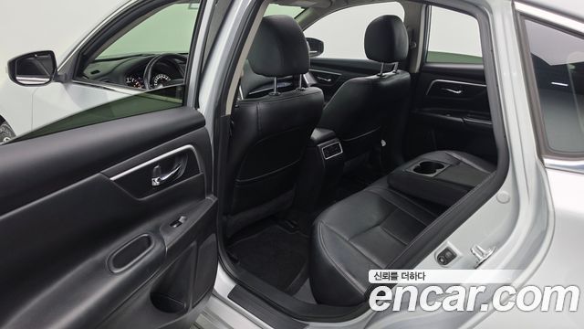 Nissan Altima 2017 — photo 16