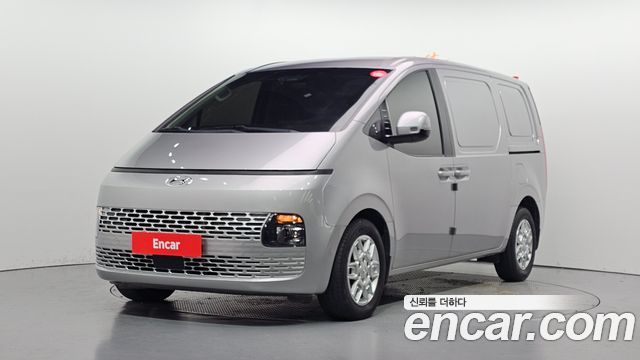Hyundai Staria 2023 — photo 1