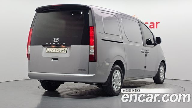 Hyundai Staria 2023 — photo 2