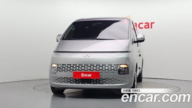 Hyundai Staria 2023 — photo 3