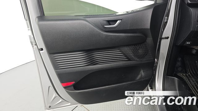 Hyundai Staria 2023 — photo 14