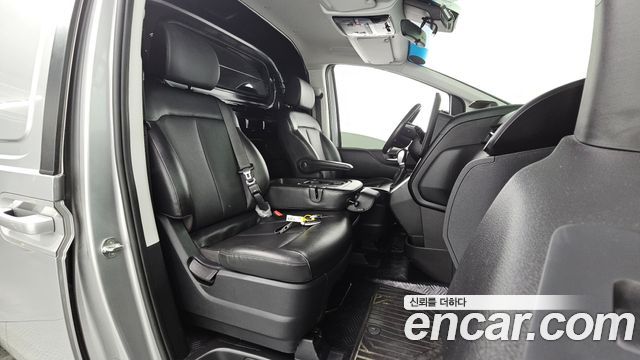 Hyundai Staria 2023 — photo 16