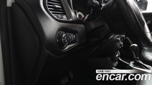 Jeep Renegade 2020 — photo 28