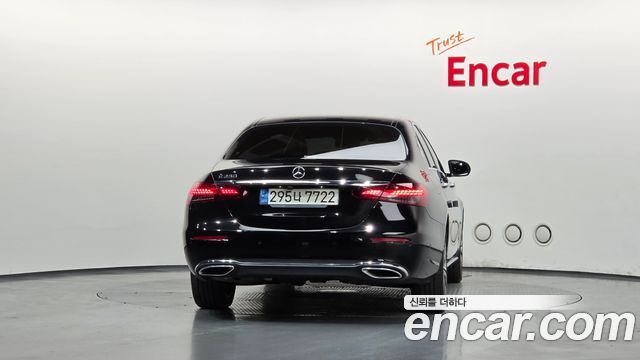 Mercedes-Benz E-Class 2021 — photo 4