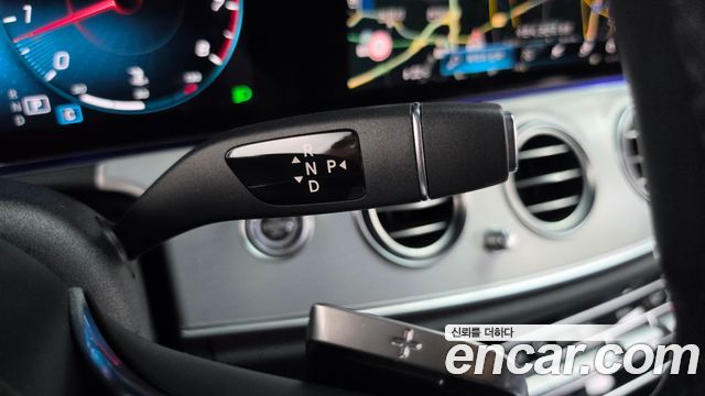 Mercedes-Benz E-Class 2021 — photo 9