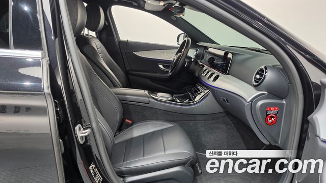 Mercedes-Benz E-Class 2021 — photo 11