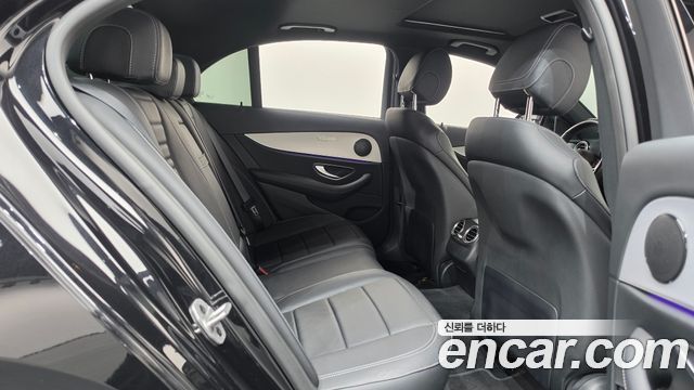 Mercedes-Benz E-Class 2021 — photo 12