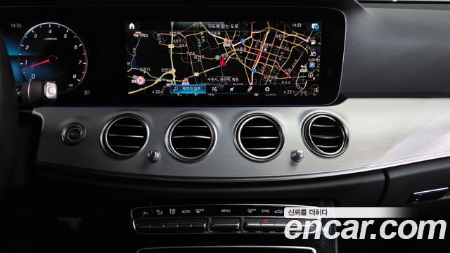 Mercedes-Benz E-Class 2021 — photo 14