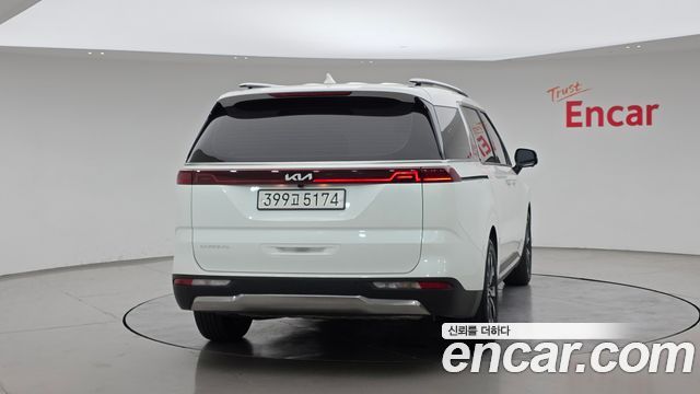 Kia Canival 2023 — photo 4