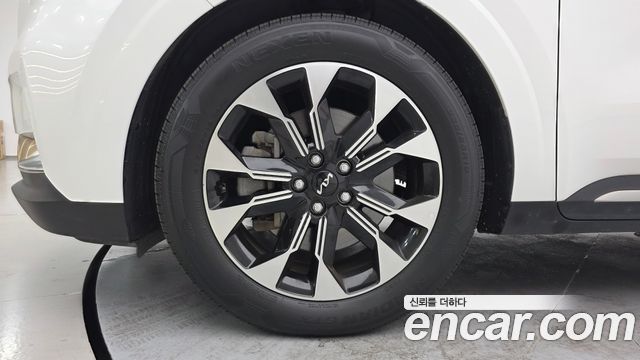 Kia Canival 2023 — photo 5
