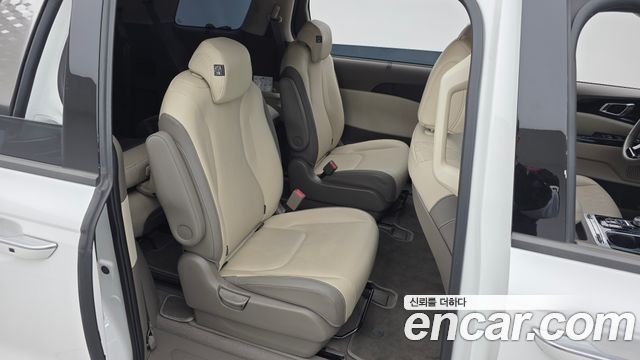 Kia Canival 2023 — photo 12