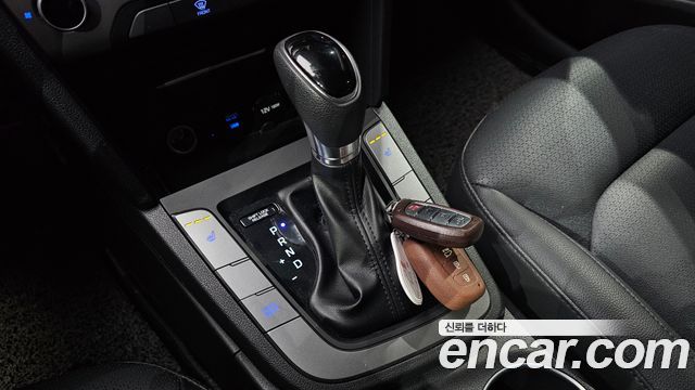 Hyundai AVANTE 2018 — photo 9