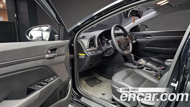 Hyundai AVANTE 2018 — photo 10