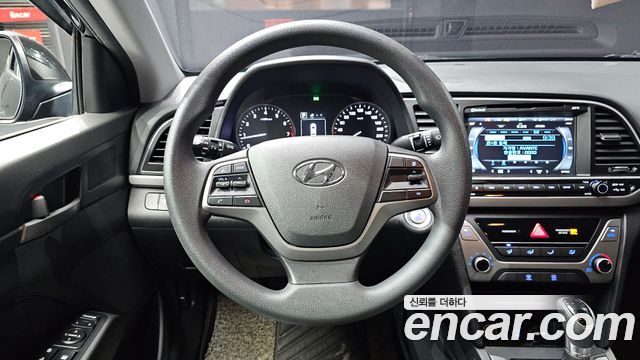 Hyundai AVANTE 2018 — photo 12