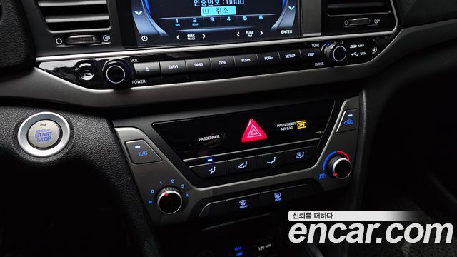 Hyundai AVANTE 2018 — photo 18