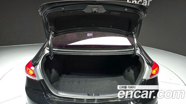Hyundai AVANTE 2018 — photo 20