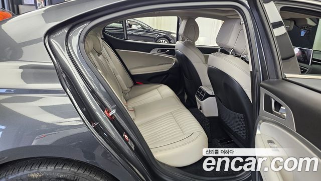 Genesis G70 2018 — photo 18