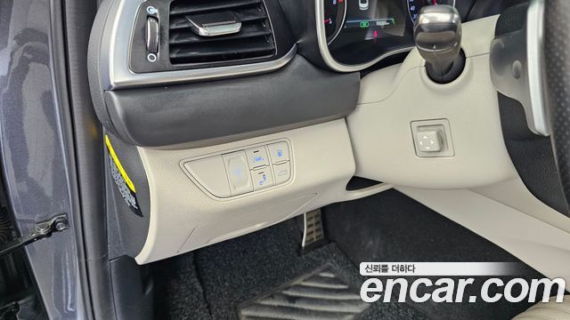 Genesis G70 2018 — photo 27