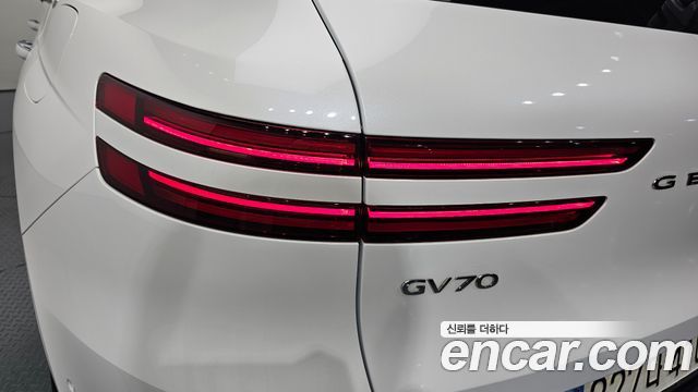 Genesis GV70 2024 — photo 9