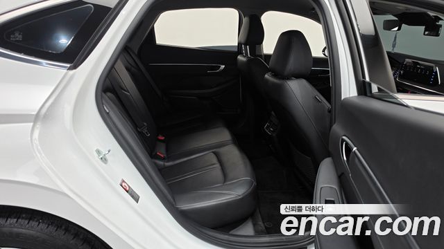 Hyundai Sonata 2022 — photo 17