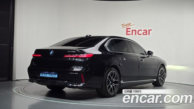 BMW i7 2024 — photo 2