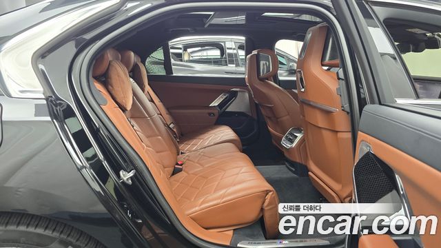 BMW i7 2024 — photo 17