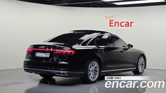 Audi A8 2021 — photo 2