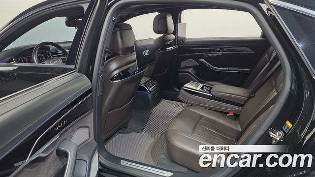 Audi A8 2021 — photo 12