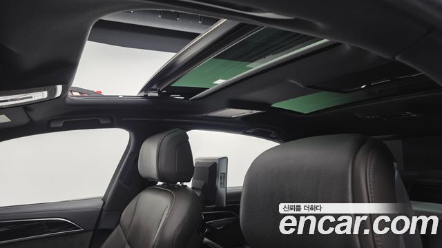 Audi A8 2021 — photo 15