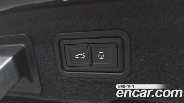 Audi A8 2021 — photo 16