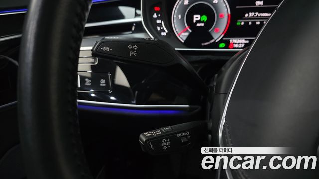 Audi A8 2021 — photo 19