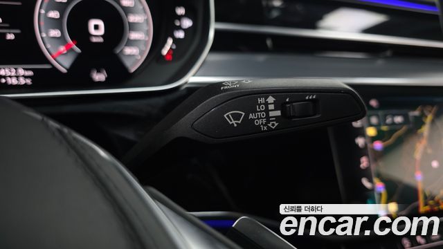 Audi A8 2021 — photo 20