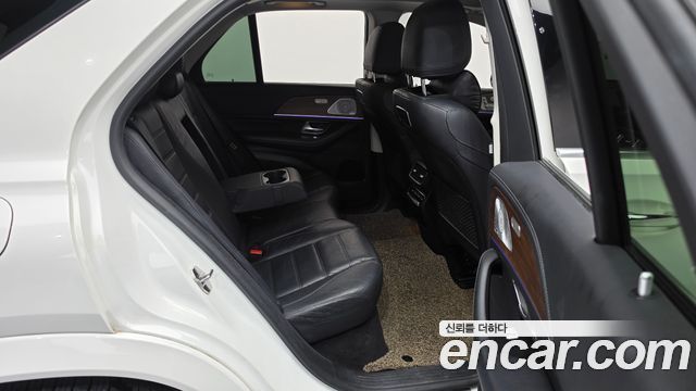 Mercedes-Benz GLE-Class 2020 — photo 17