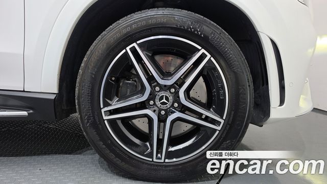 Mercedes-Benz GLE-Class 2020 — photo 7