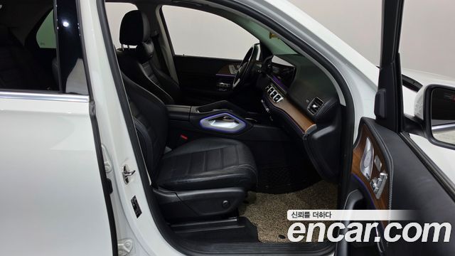 Mercedes-Benz GLE-Class 2020 — photo 16