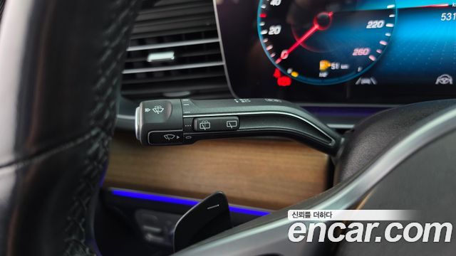 Mercedes-Benz GLE-Class 2020 — photo 30