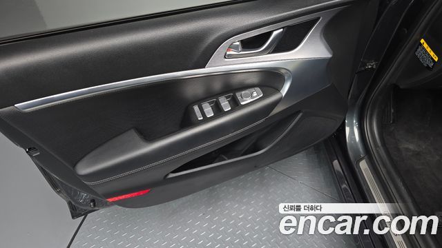 Genesis G70 2019 — photo 14