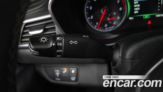 Genesis G70 2019 — photo 29