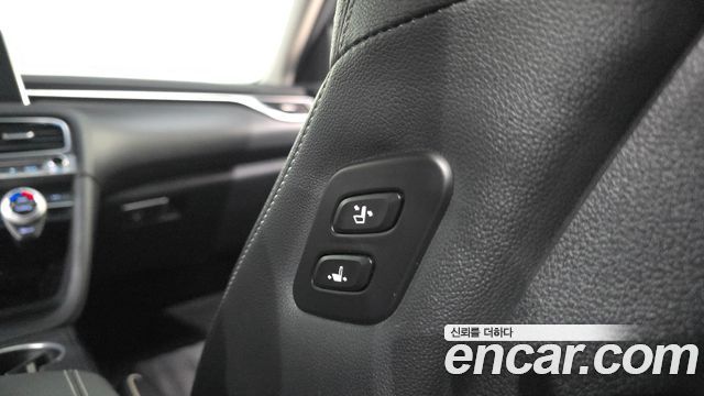 Genesis G70 2019 — photo 33
