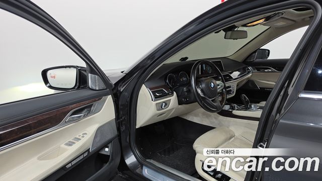 BMW 7-Series 2016 — photo 10