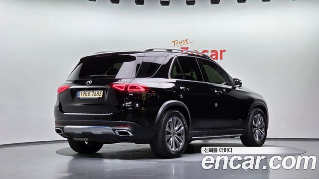 Mercedes-Benz GLE-Class 2022 — photo 2